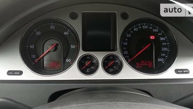 Красный Фольксваген Пассат, объемом двигателя 2 л и пробегом 254 тыс. км за 7999 $, фото 13 на Automoto.ua