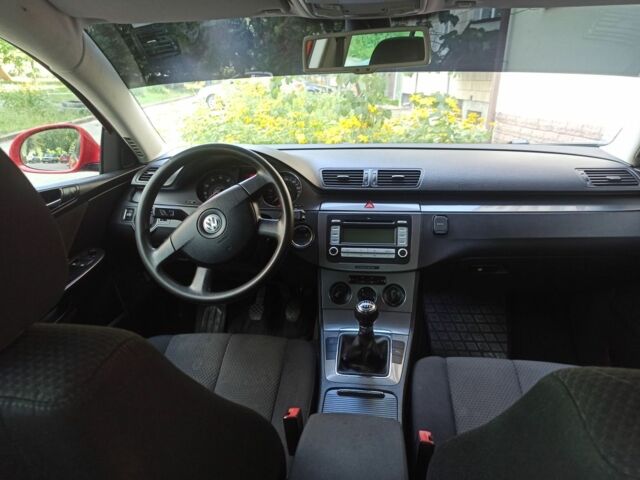 Червоний Фольксваген Пассат, об'ємом двигуна 1.4 л та пробігом 30 тис. км за 5500 $, фото 3 на Automoto.ua