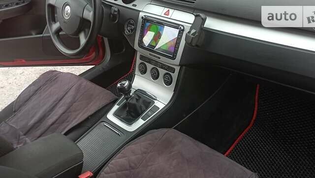 Красный Фольксваген Пассат, объемом двигателя 2 л и пробегом 254 тыс. км за 7999 $, фото 12 на Automoto.ua