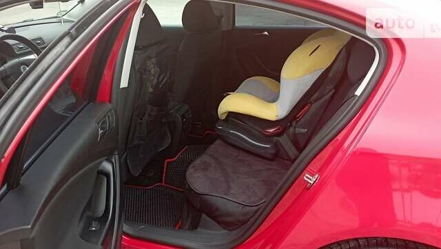 Красный Фольксваген Пассат, объемом двигателя 2 л и пробегом 254 тыс. км за 7999 $, фото 7 на Automoto.ua