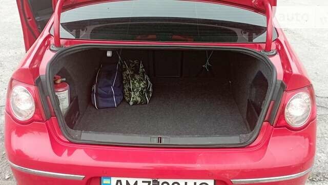 Красный Фольксваген Пассат, объемом двигателя 2 л и пробегом 254 тыс. км за 7999 $, фото 14 на Automoto.ua