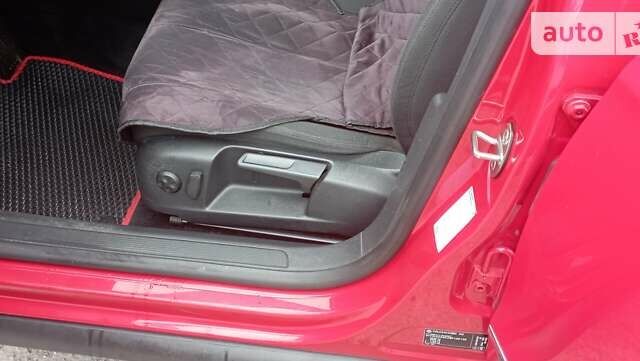 Красный Фольксваген Пассат, объемом двигателя 2 л и пробегом 254 тыс. км за 7999 $, фото 8 на Automoto.ua