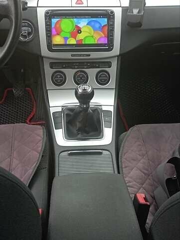 Красный Фольксваген Пассат, объемом двигателя 2 л и пробегом 254 тыс. км за 7999 $, фото 11 на Automoto.ua