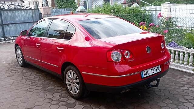 Красный Фольксваген Пассат, объемом двигателя 2 л и пробегом 254 тыс. км за 7999 $, фото 1 на Automoto.ua