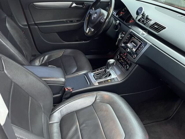 Красный Фольксваген Пассат, объемом двигателя 1.4 л и пробегом 314 тыс. км за 8700 $, фото 5 на Automoto.ua