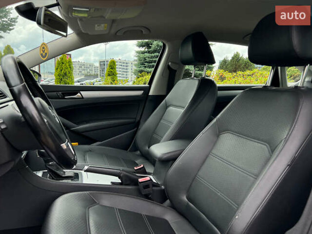 Червоний Фольксваген Пассат, об'ємом двигуна 2.5 л та пробігом 174 тис. км за 10300 $, фото 12 на Automoto.ua