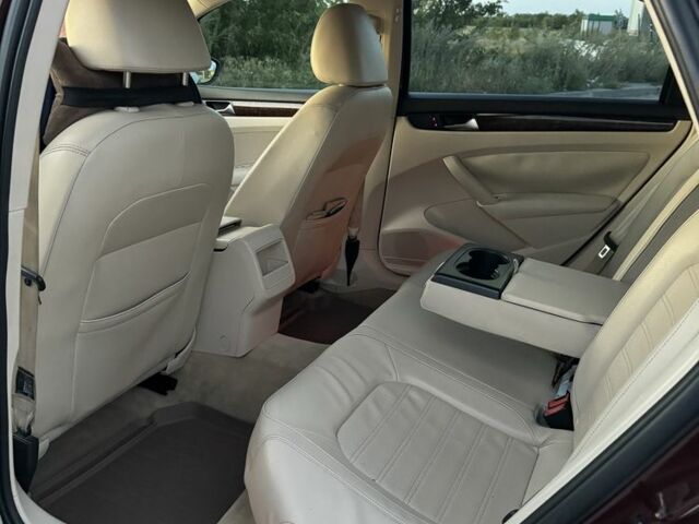 Красный Фольксваген Пассат, объемом двигателя 2.5 л и пробегом 225 тыс. км за 9300 $, фото 3 на Automoto.ua