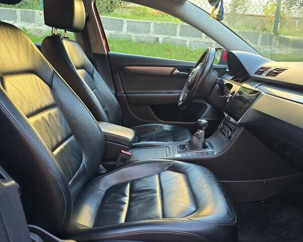 Красный Фольксваген Пассат, объемом двигателя 1.97 л и пробегом 273 тыс. км за 10900 $, фото 14 на Automoto.ua