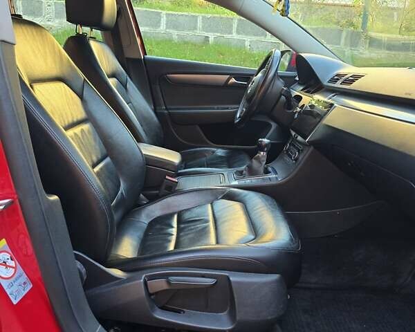 Красный Фольксваген Пассат, объемом двигателя 1.97 л и пробегом 273 тыс. км за 10900 $, фото 15 на Automoto.ua