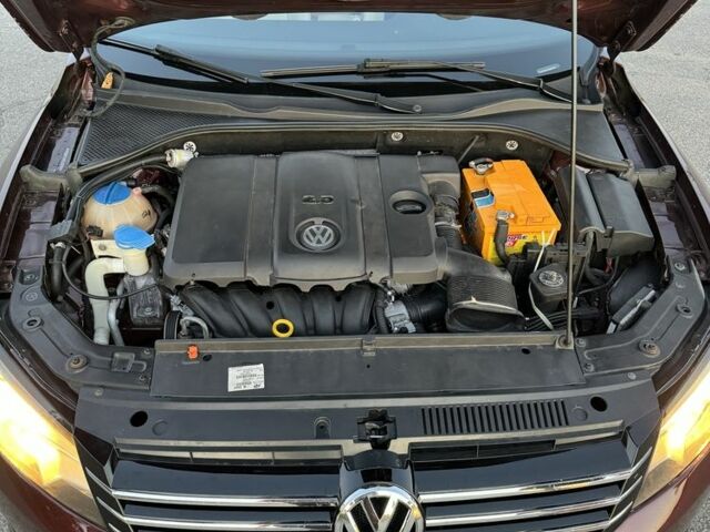 Красный Фольксваген Пассат, объемом двигателя 2.5 л и пробегом 225 тыс. км за 9300 $, фото 5 на Automoto.ua