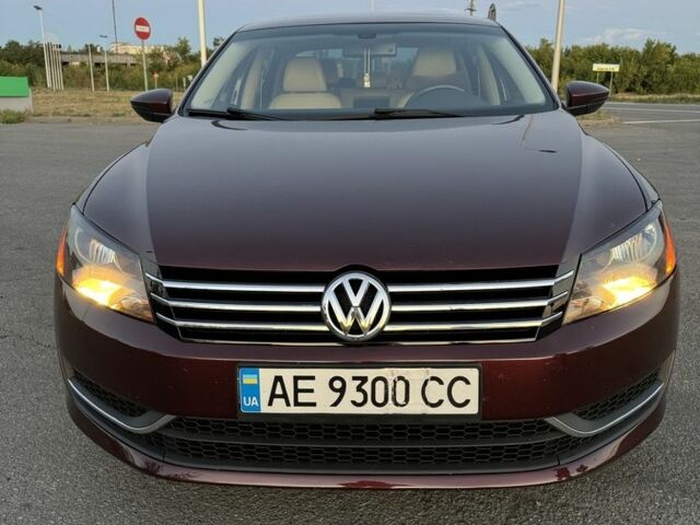 Красный Фольксваген Пассат, объемом двигателя 2.5 л и пробегом 225 тыс. км за 9300 $, фото 1 на Automoto.ua