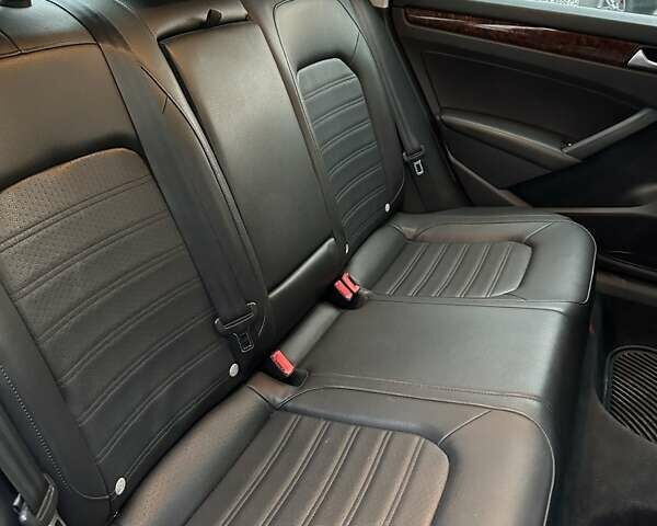 Красный Фольксваген Пассат, объемом двигателя 2.5 л и пробегом 186 тыс. км за 11200 $, фото 18 на Automoto.ua