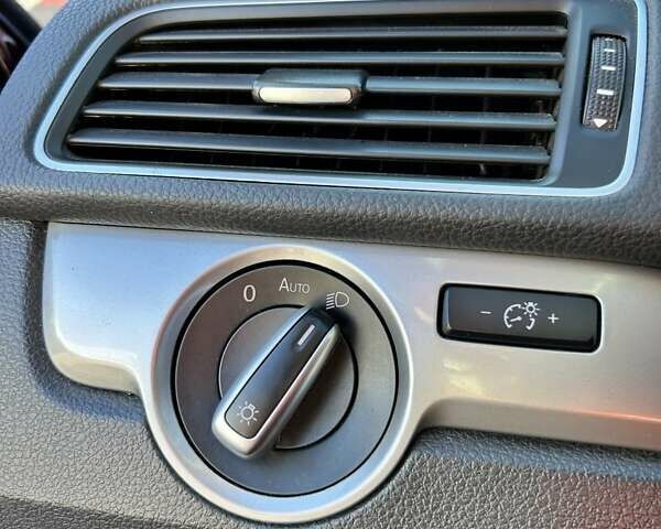 Красный Фольксваген Пассат, объемом двигателя 2.48 л и пробегом 122 тыс. км за 9500 $, фото 23 на Automoto.ua