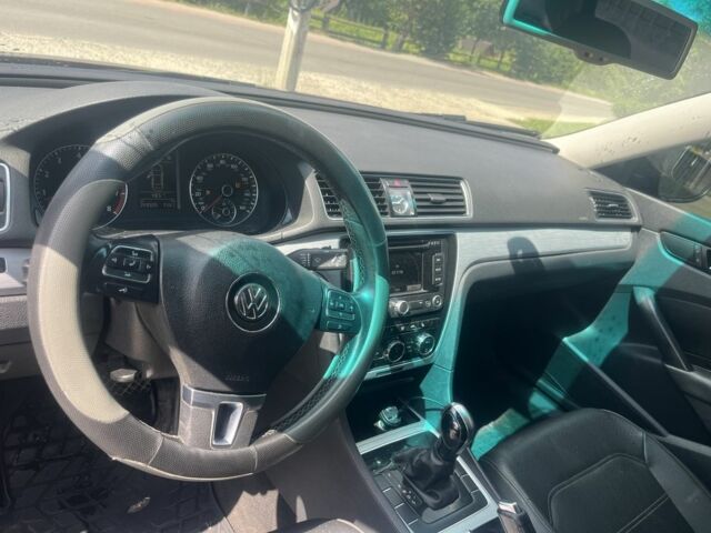 Красный Фольксваген Пассат, объемом двигателя 2.5 л и пробегом 214 тыс. км за 7750 $, фото 6 на Automoto.ua