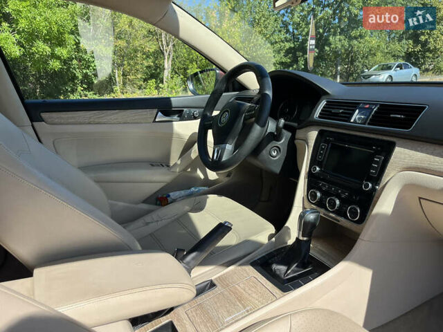 Червоний Фольксваген Пассат, об'ємом двигуна 2.5 л та пробігом 290 тис. км за 8800 $, фото 11 на Automoto.ua