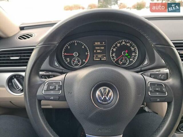 Красный Фольксваген Пассат, объемом двигателя 2 л и пробегом 130 тыс. км за 12000 $, фото 11 на Automoto.ua