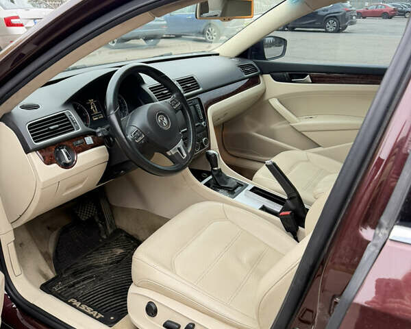 Красный Фольксваген Пассат, объемом двигателя 1.97 л и пробегом 188 тыс. км за 10000 $, фото 7 на Automoto.ua