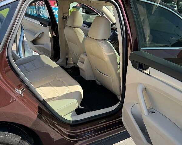 Красный Фольксваген Пассат, объемом двигателя 2.48 л и пробегом 280 тыс. км за 10400 $, фото 1 на Automoto.ua