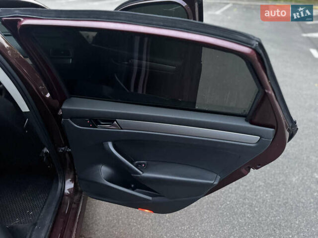 Красный Фольксваген Пассат, объемом двигателя 2.48 л и пробегом 241 тыс. км за 9500 $, фото 15 на Automoto.ua