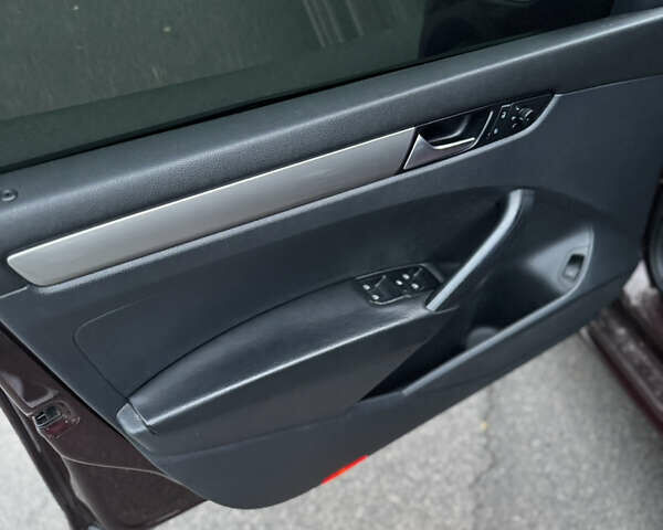 Красный Фольксваген Пассат, объемом двигателя 2.48 л и пробегом 241 тыс. км за 9500 $, фото 8 на Automoto.ua