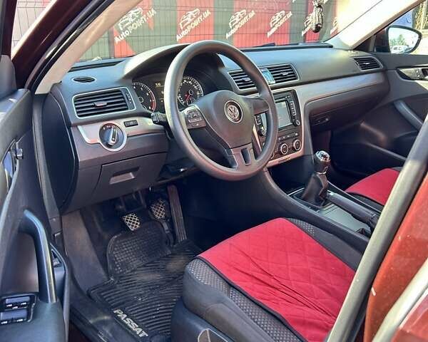 Красный Фольксваген Пассат, объемом двигателя 2.48 л и пробегом 122 тыс. км за 9500 $, фото 20 на Automoto.ua