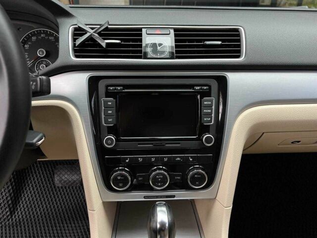 Красный Фольксваген Пассат, объемом двигателя 2.5 л и пробегом 70 тыс. км за 9900 $, фото 19 на Automoto.ua