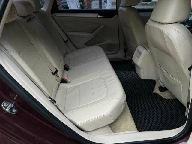 Красный Фольксваген Пассат, объемом двигателя 2.5 л и пробегом 70 тыс. км за 9900 $, фото 15 на Automoto.ua