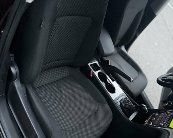 Красный Фольксваген Пассат, объемом двигателя 2.48 л и пробегом 241 тыс. км за 9500 $, фото 17 на Automoto.ua