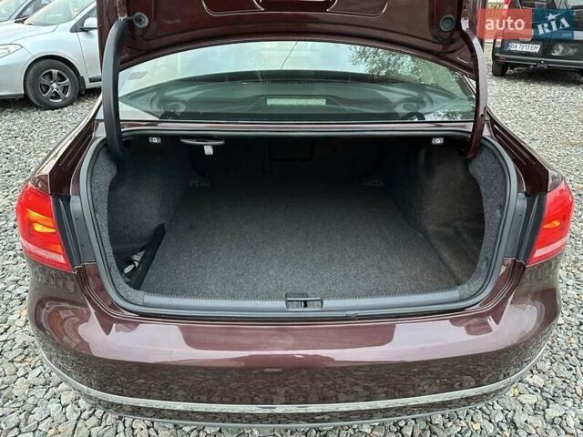 Красный Фольксваген Пассат, объемом двигателя 2.5 л и пробегом 186 тыс. км за 11200 $, фото 14 на Automoto.ua