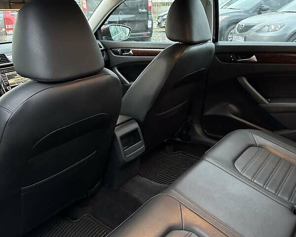 Красный Фольксваген Пассат, объемом двигателя 2.5 л и пробегом 186 тыс. км за 11200 $, фото 3 на Automoto.ua