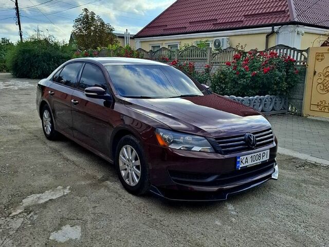 Красный Фольксваген Пассат, объемом двигателя 2.5 л и пробегом 235 тыс. км за 11000 $, фото 1 на Automoto.ua