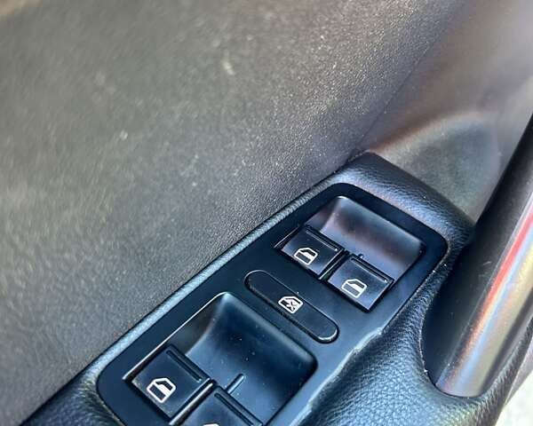 Красный Фольксваген Пассат, объемом двигателя 2.48 л и пробегом 122 тыс. км за 9500 $, фото 21 на Automoto.ua