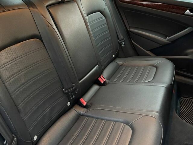 Красный Фольксваген Пассат, объемом двигателя 2.5 л и пробегом 2 тыс. км за 11200 $, фото 5 на Automoto.ua