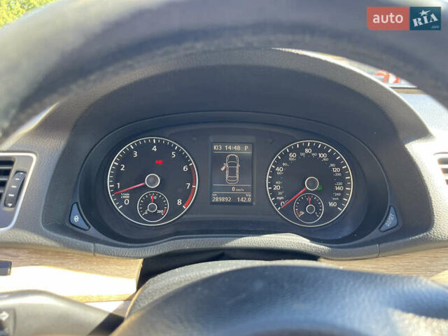 Червоний Фольксваген Пассат, об'ємом двигуна 2.5 л та пробігом 290 тис. км за 8800 $, фото 14 на Automoto.ua