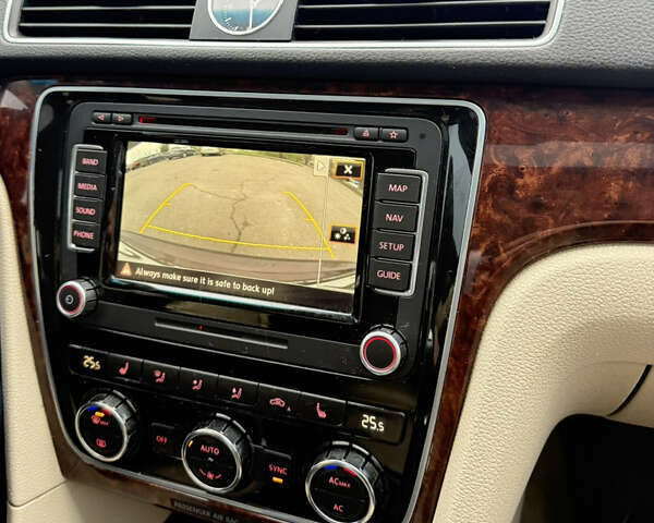 Красный Фольксваген Пассат, объемом двигателя 1.97 л и пробегом 188 тыс. км за 10000 $, фото 10 на Automoto.ua