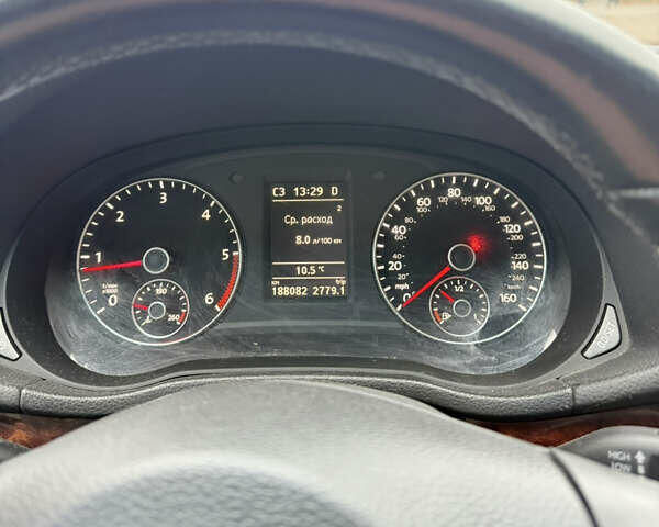 Красный Фольксваген Пассат, объемом двигателя 1.97 л и пробегом 188 тыс. км за 10000 $, фото 12 на Automoto.ua