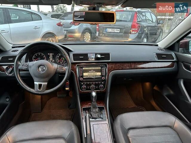 Красный Фольксваген Пассат, объемом двигателя 2.5 л и пробегом 186 тыс. км за 11200 $, фото 6 на Automoto.ua