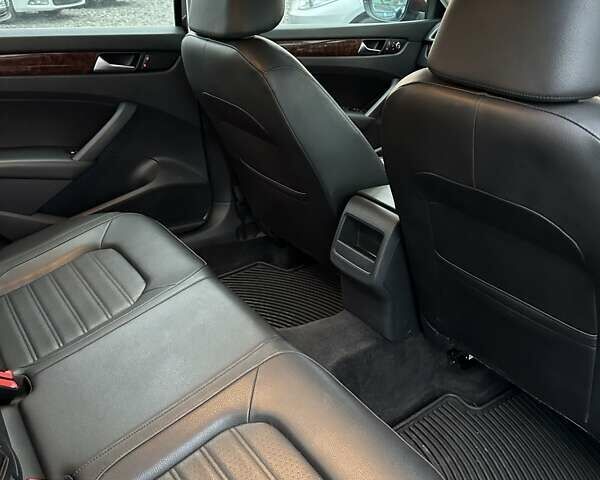 Красный Фольксваген Пассат, объемом двигателя 2.5 л и пробегом 186 тыс. км за 11200 $, фото 16 на Automoto.ua