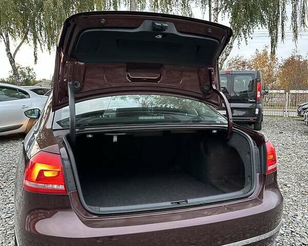 Красный Фольксваген Пассат, объемом двигателя 2.5 л и пробегом 186 тыс. км за 11200 $, фото 11 на Automoto.ua