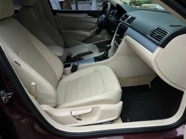 Красный Фольксваген Пассат, объемом двигателя 2.5 л и пробегом 70 тыс. км за 9900 $, фото 16 на Automoto.ua