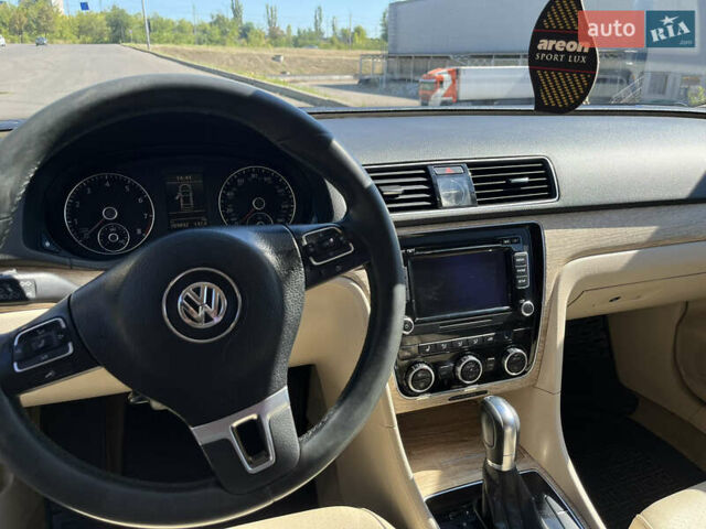 Червоний Фольксваген Пассат, об'ємом двигуна 2.5 л та пробігом 290 тис. км за 8800 $, фото 13 на Automoto.ua