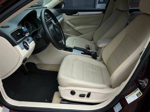 Красный Фольксваген Пассат, объемом двигателя 2.5 л и пробегом 70 тыс. км за 9900 $, фото 10 на Automoto.ua