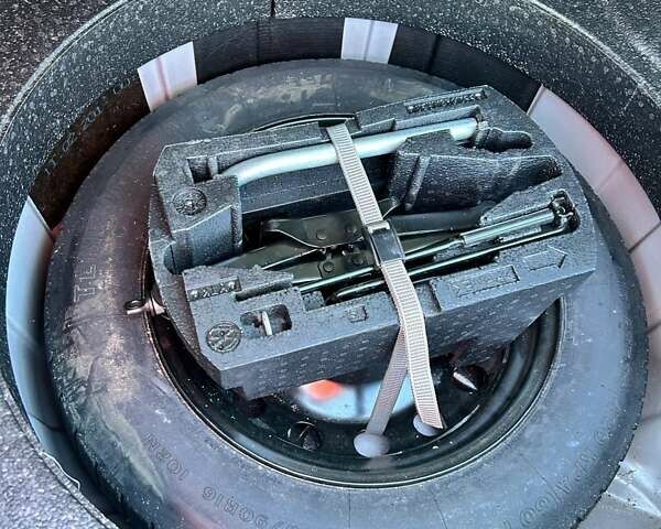 Красный Фольксваген Пассат, объемом двигателя 2.48 л и пробегом 122 тыс. км за 9500 $, фото 11 на Automoto.ua