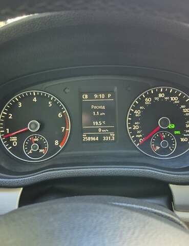 Красный Фольксваген Пассат, объемом двигателя 2.48 л и пробегом 259 тыс. км за 8300 $, фото 11 на Automoto.ua