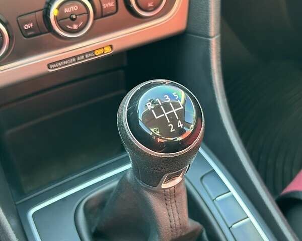 Красный Фольксваген Пассат, объемом двигателя 2.48 л и пробегом 122 тыс. км за 9500 $, фото 17 на Automoto.ua