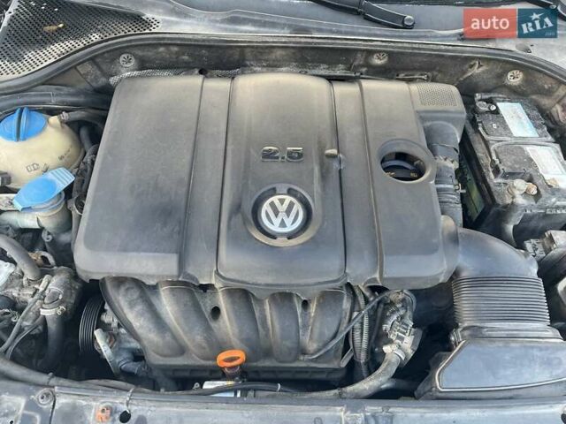 Червоний Фольксваген Пассат, об'ємом двигуна 2.5 л та пробігом 262 тис. км за 8499 $, фото 25 на Automoto.ua
