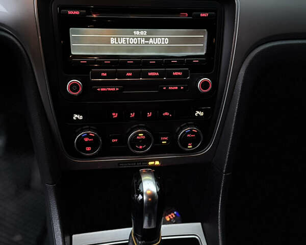 Красный Фольксваген Пассат, объемом двигателя 2.48 л и пробегом 241 тыс. км за 9500 $, фото 12 на Automoto.ua