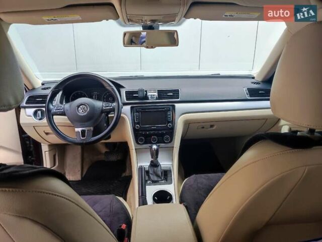 Червоний Фольксваген Пассат, об'ємом двигуна 2.5 л та пробігом 300 тис. км за 10000 $, фото 6 на Automoto.ua