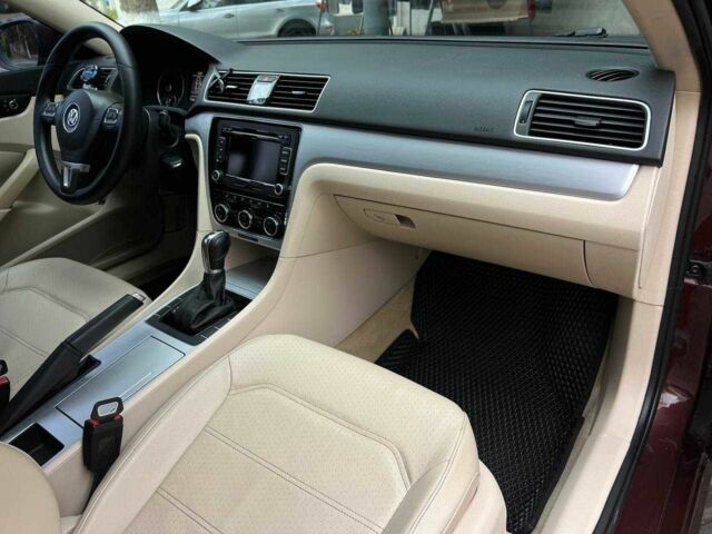 Красный Фольксваген Пассат, объемом двигателя 2.5 л и пробегом 70 тыс. км за 9900 $, фото 17 на Automoto.ua