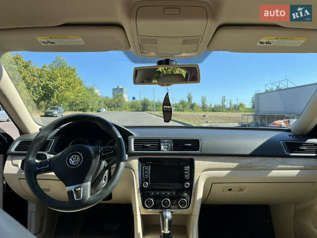 Червоний Фольксваген Пассат, об'ємом двигуна 2.5 л та пробігом 290 тис. км за 8800 $, фото 12 на Automoto.ua